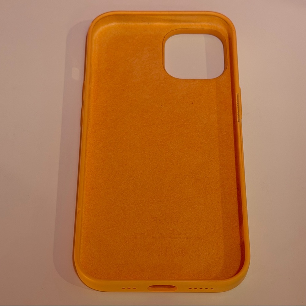 Apple iPhone 15 Silicone Case Orange Sorbet - Picture 3 of 11